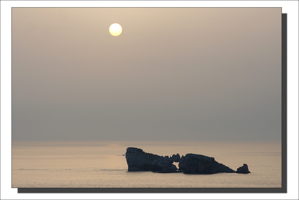 Soleil Blanc sur le Rocher du Lion du Toulinguet
