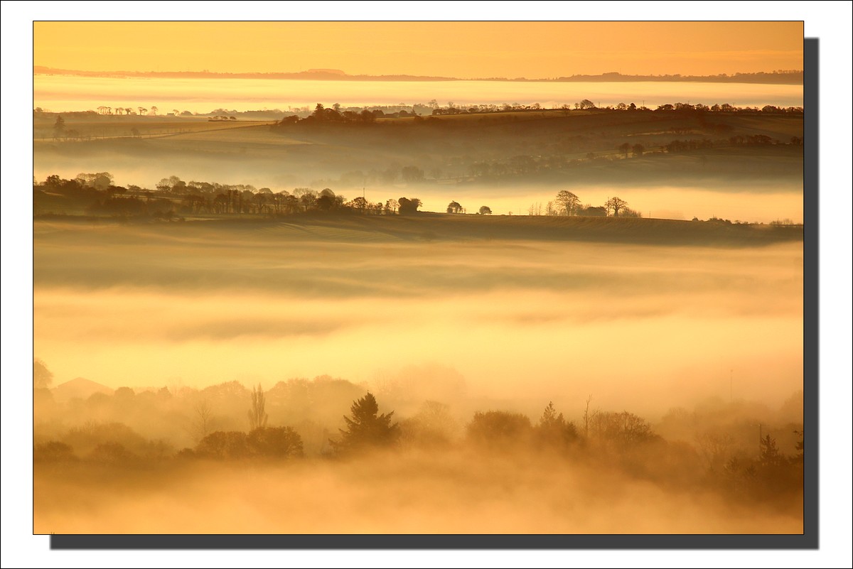 Brumes matinales sur la Campagne au Lever du Jour