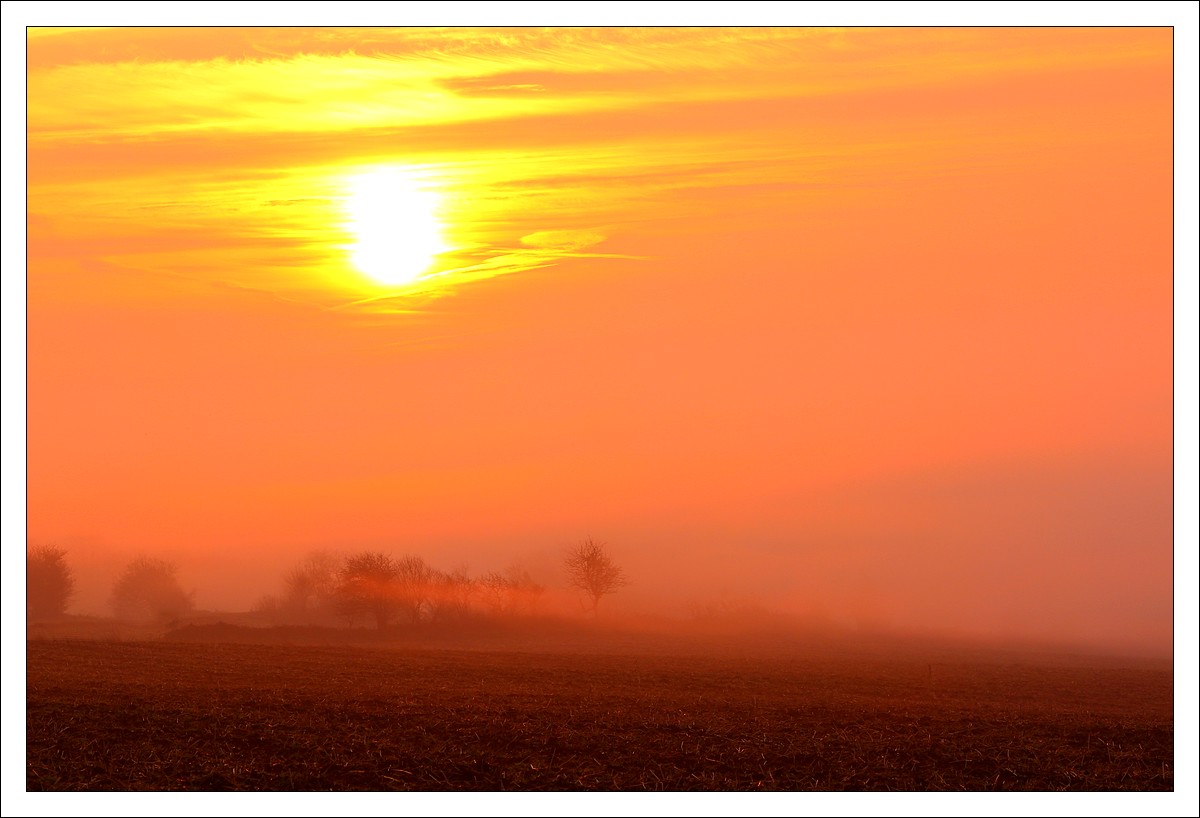 Lever du soleil dans les brumes de Lopérec - 1er mars 2012