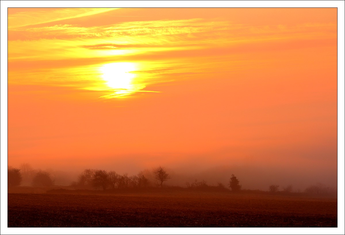 Lever du soleil dans les brumes de Lopérec - 1er mars 2012