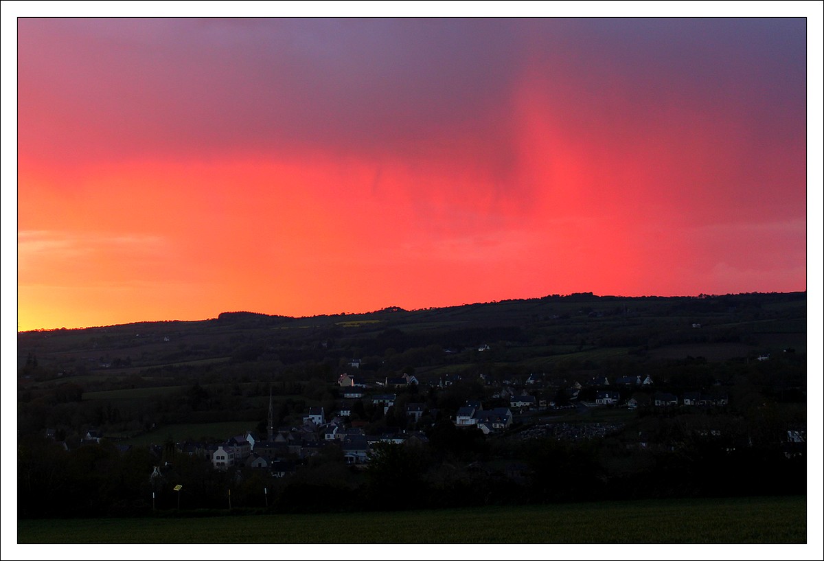 Coucher de Soleil au dessus des Collines