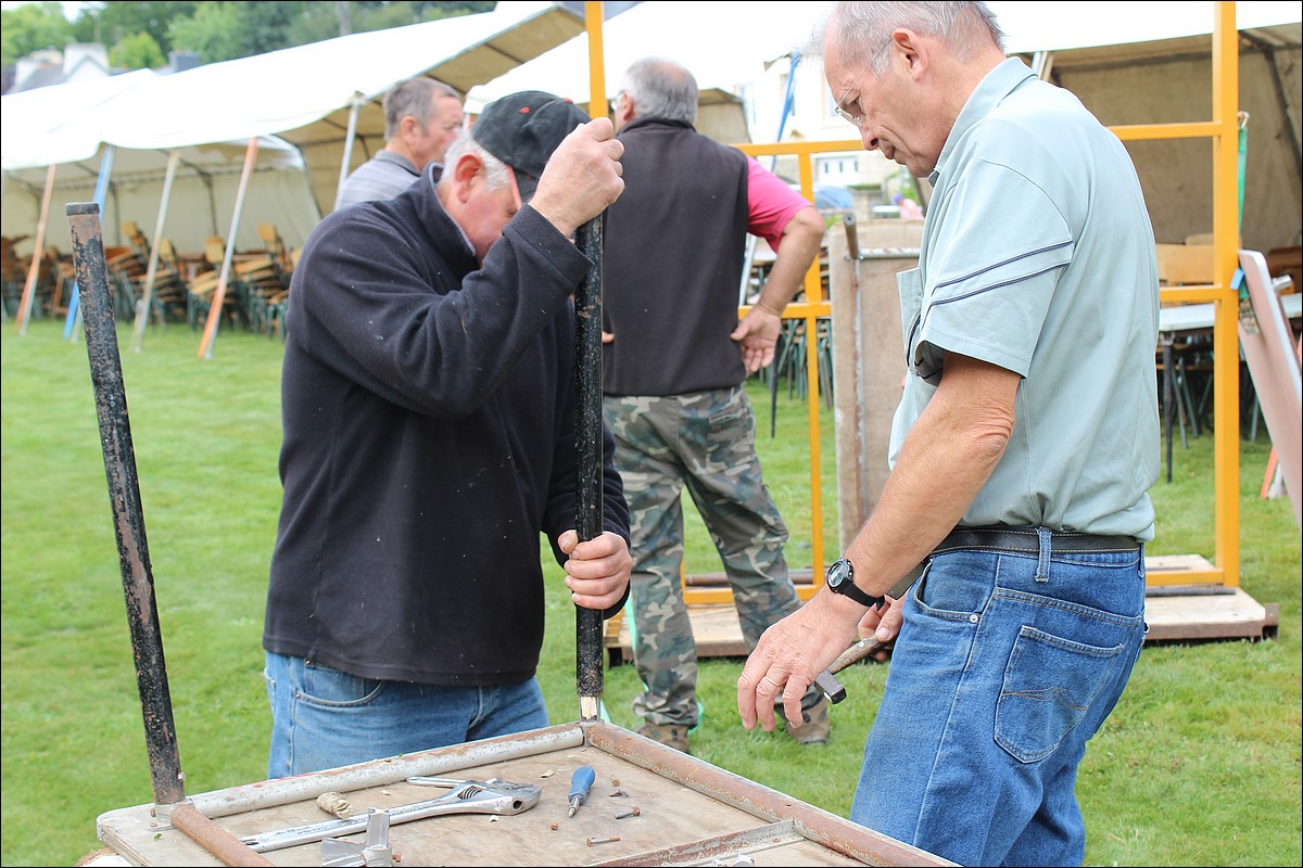 Samedi 1er Septembre 2012 - Lopérec - Préparation de la Fête du Village