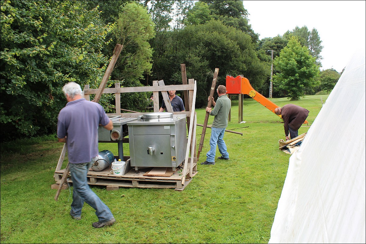 Samedi 1er Septembre 2012 - Lopérec - Préparation de la Fête du Village