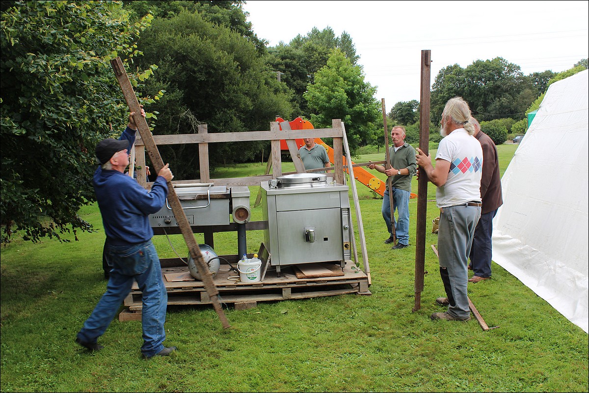 Samedi 1er Septembre 2012 - Lopérec - Préparation de la Fête du Village