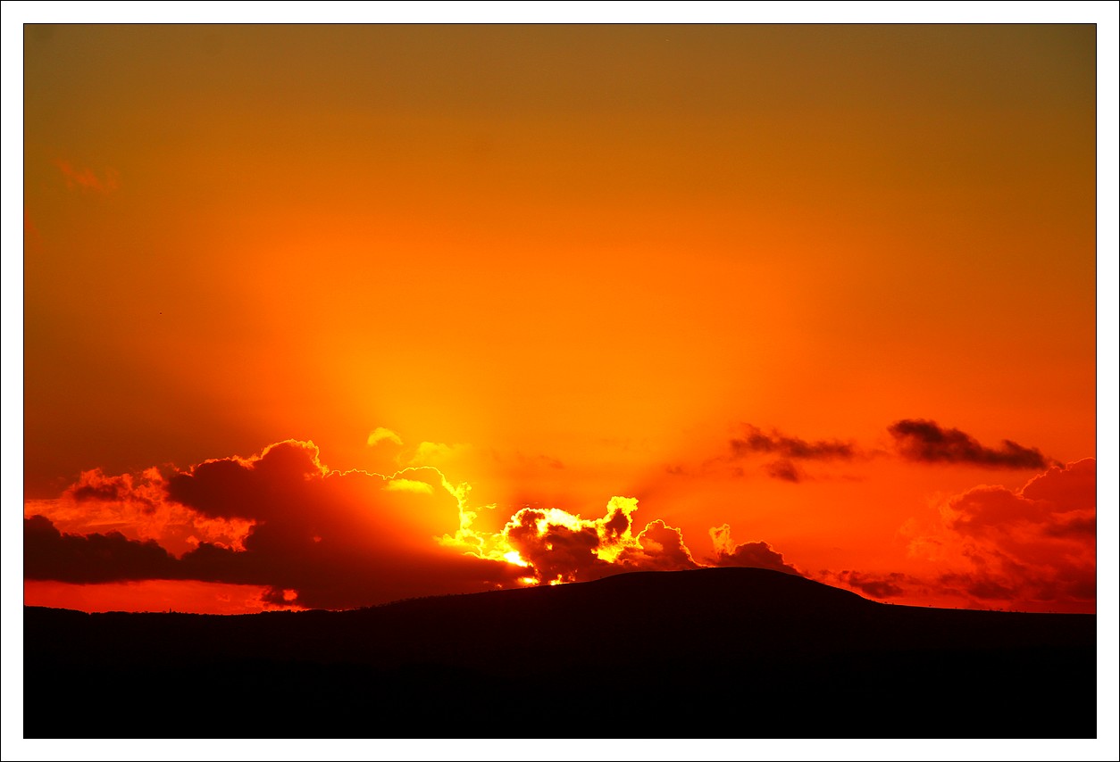 Lopérec, coucher du soleil