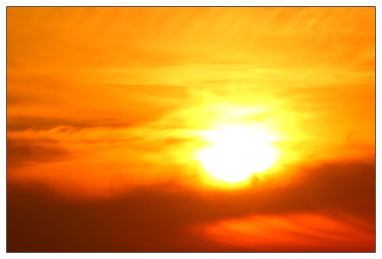 Lopérec - Coucher de soleil sur Saint-Guénolé