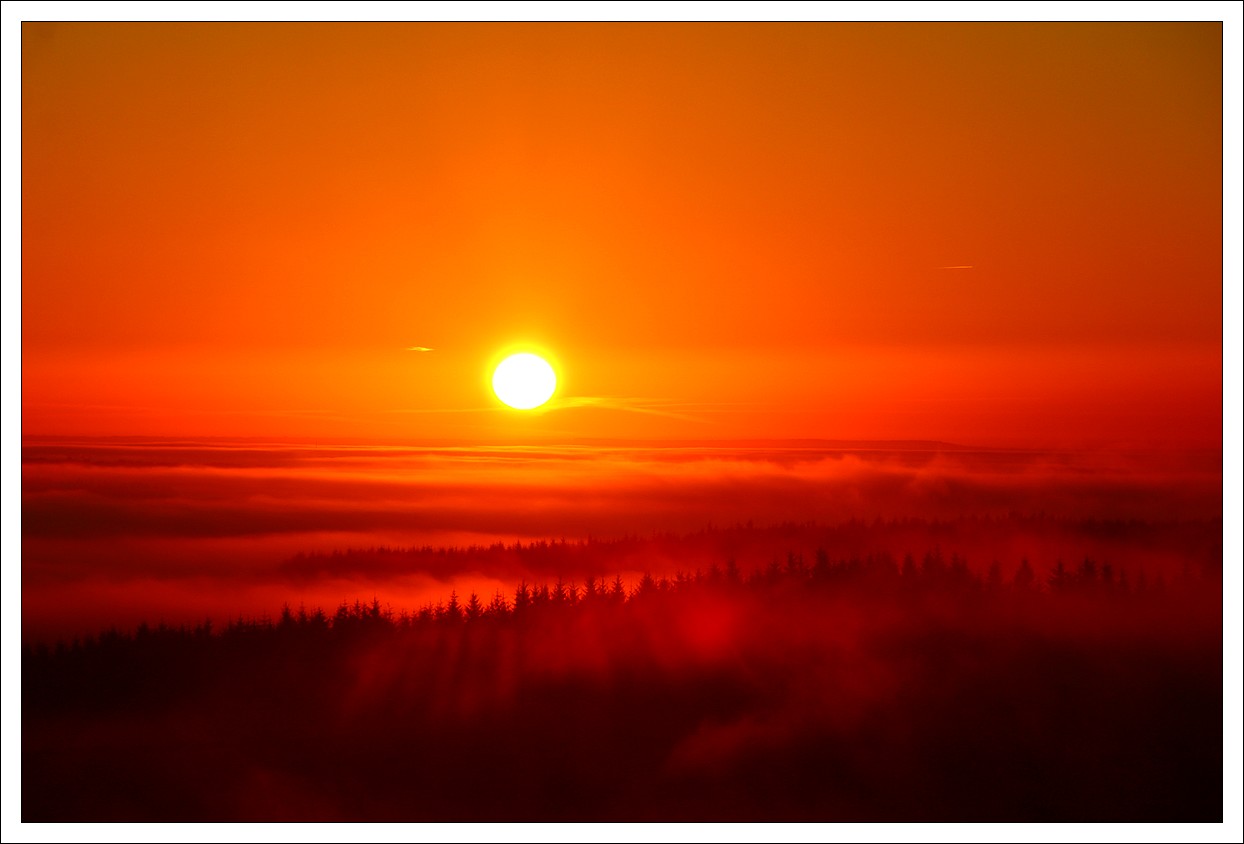 Sur les Monts d'Arrée - Bumes au soleil levant - Menez-Mikel