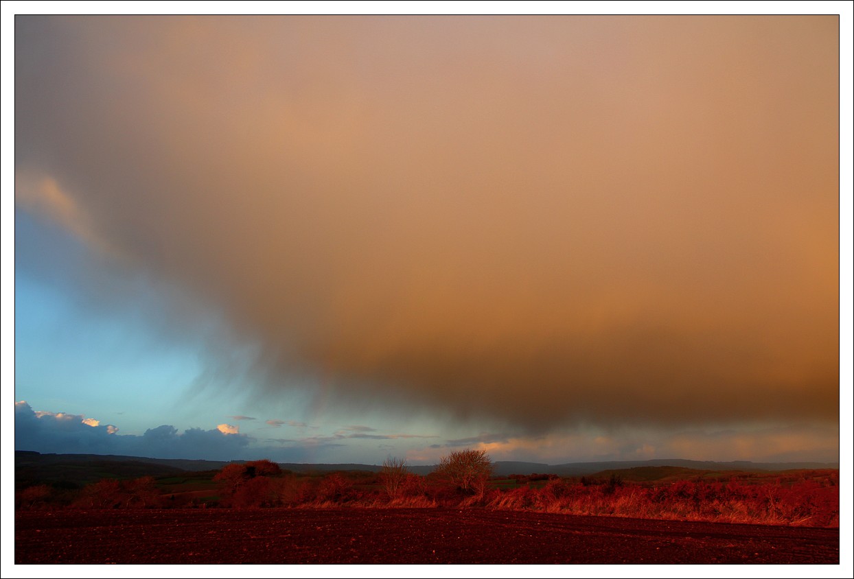 Lopérec, au coucher du soleil