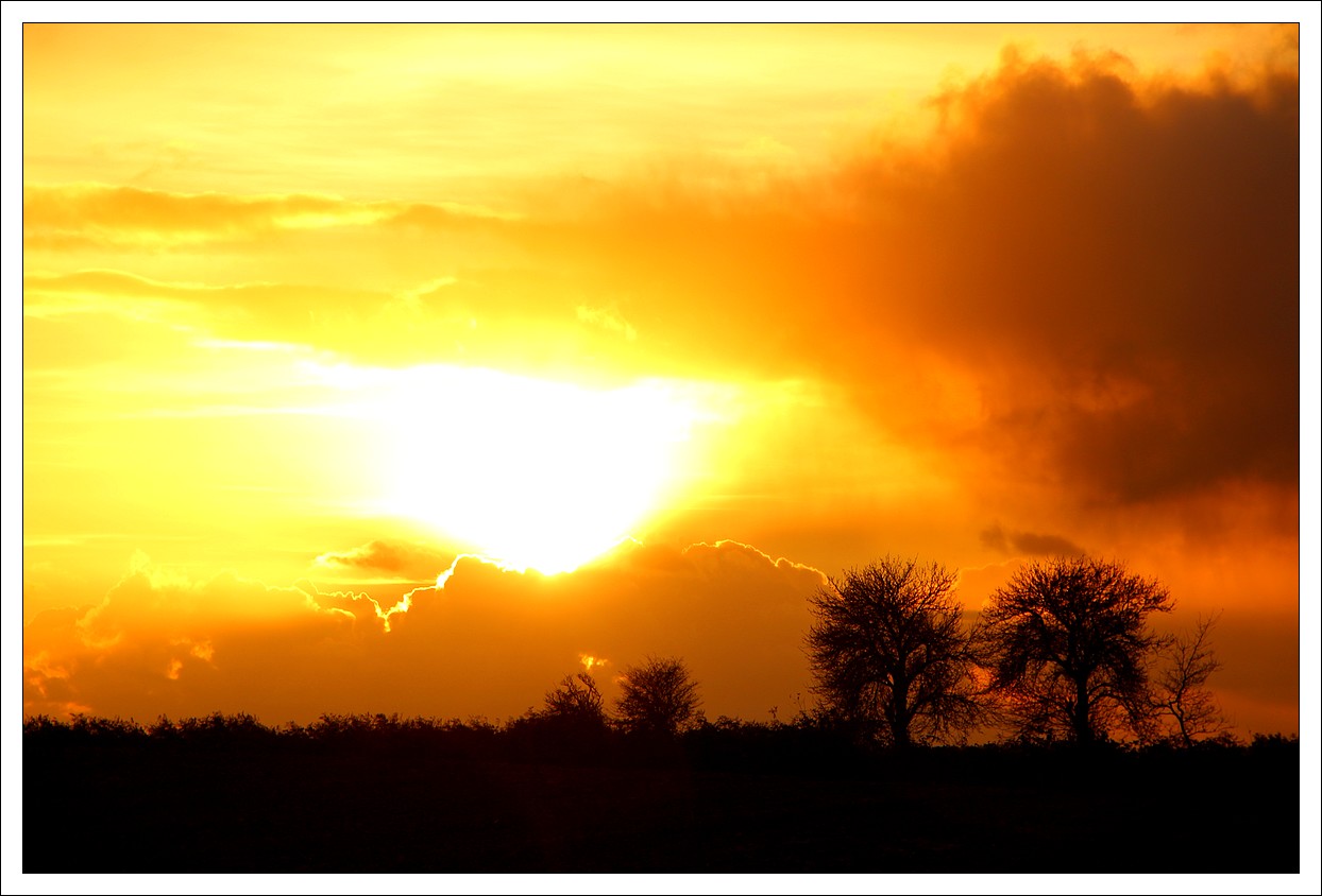 Lopérec, au coucher du soleil