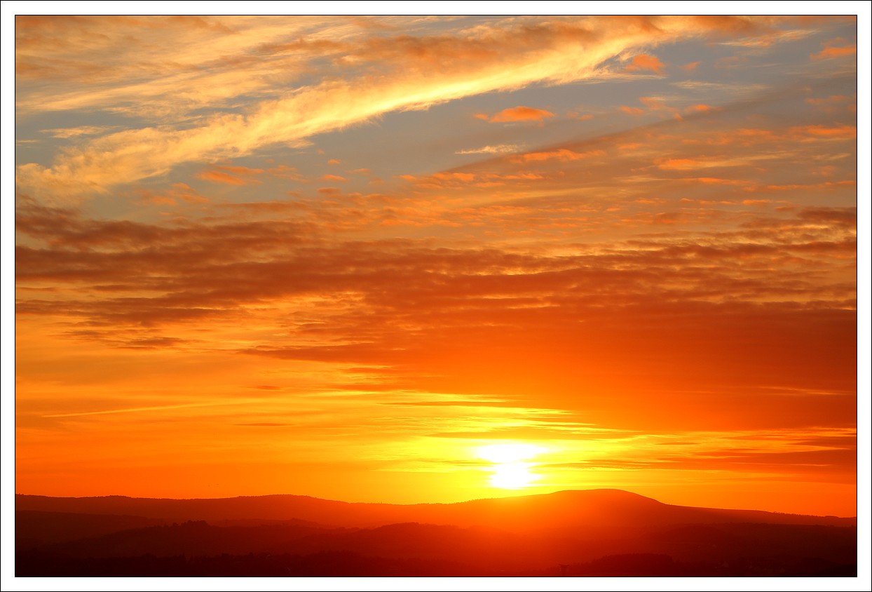 Loprec - Coucher de Soleil sur le Menez Hom