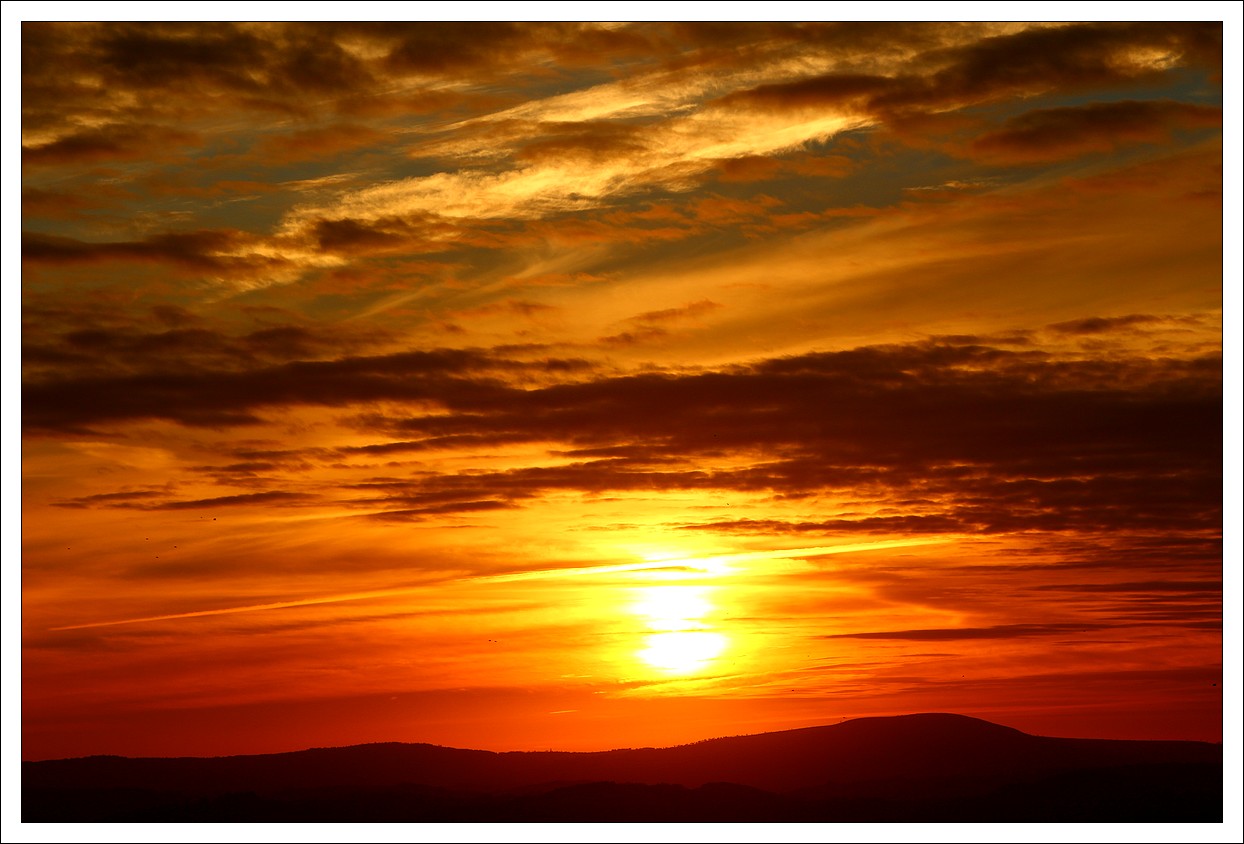 Loprec - Coucher de Soleil sur le Menez Hom