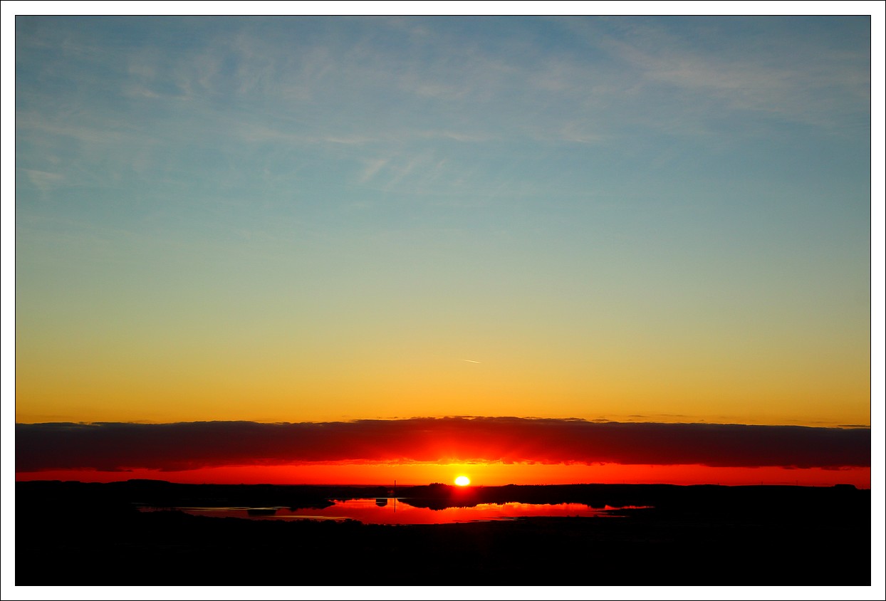 Lever de Soleil sur les Monts d'Arre - Lac de Brennilis