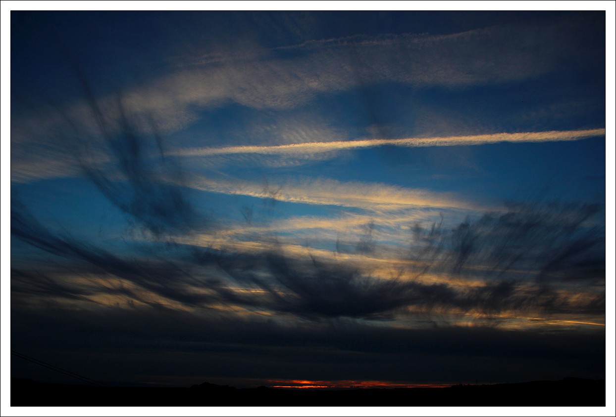 Le crpuscule tend ses ombres noires - Loprec