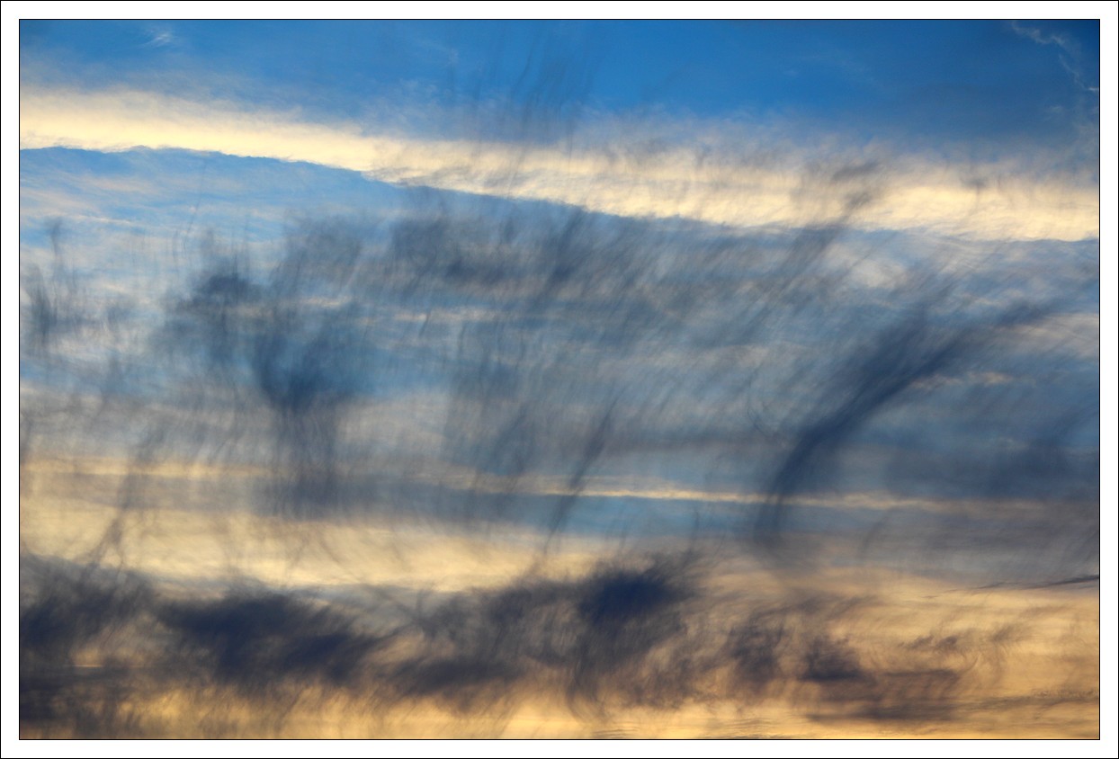Le crpuscule tend ses ombres noires - Loprec