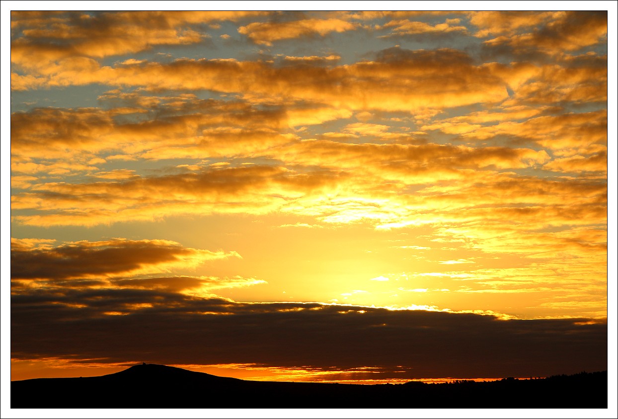 Loprec, Lever de Soleil au Glujeau