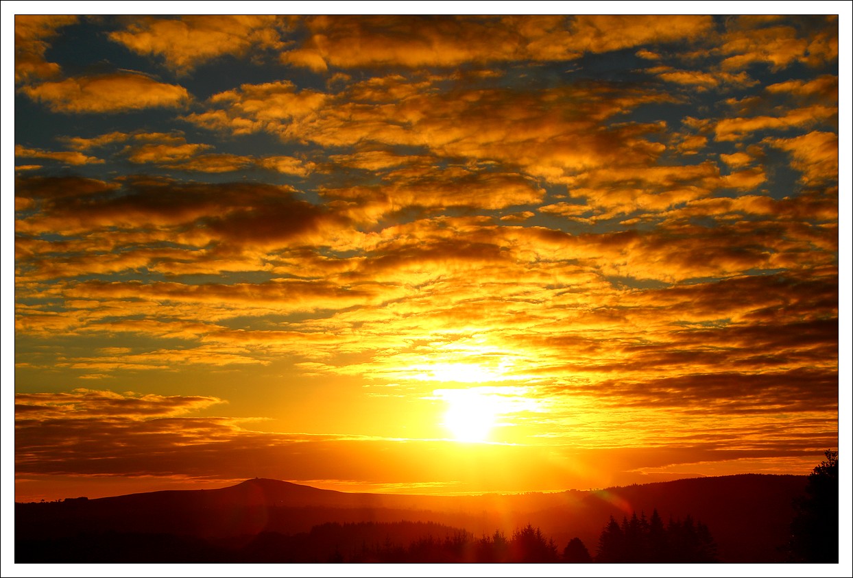 Loprec, Lever de Soleil au Glujeau