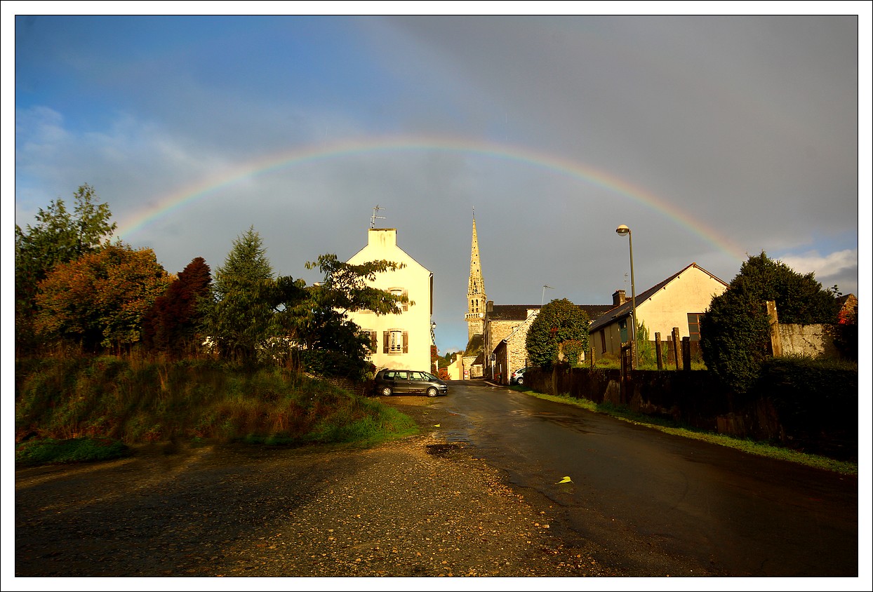 Loprec, Arc-En-Ciel sur le Village