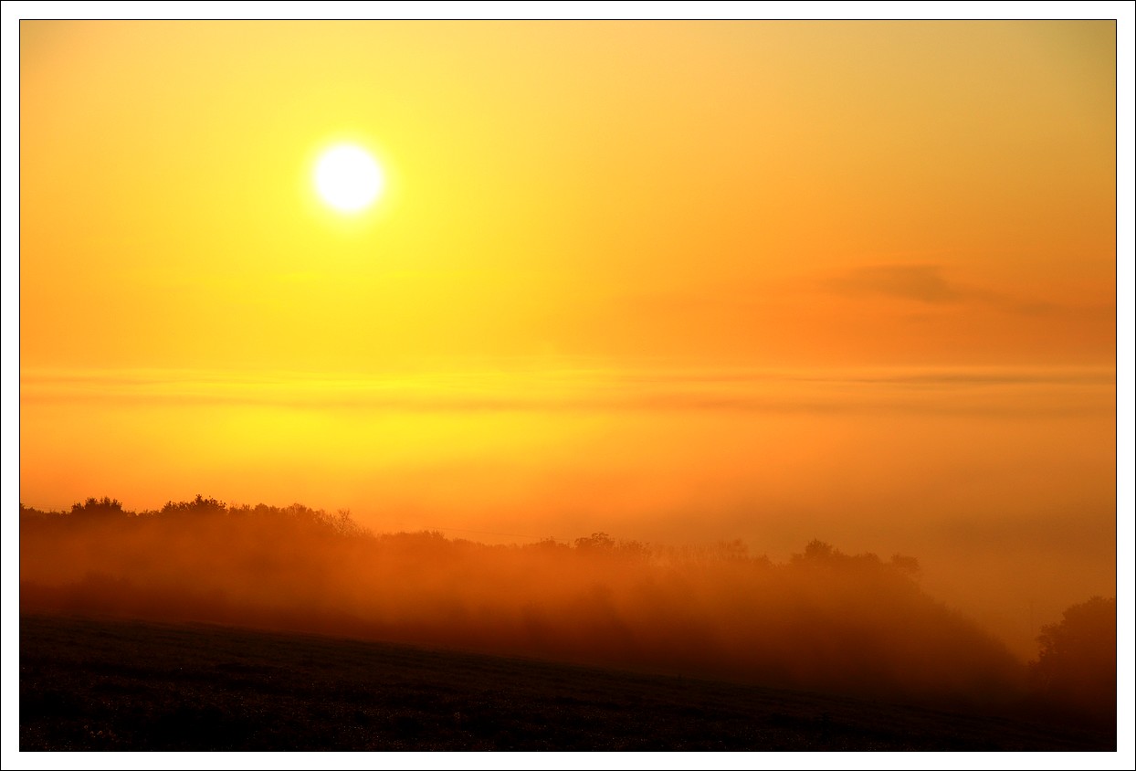 Loprec, Brumes matinales au lever du soleil